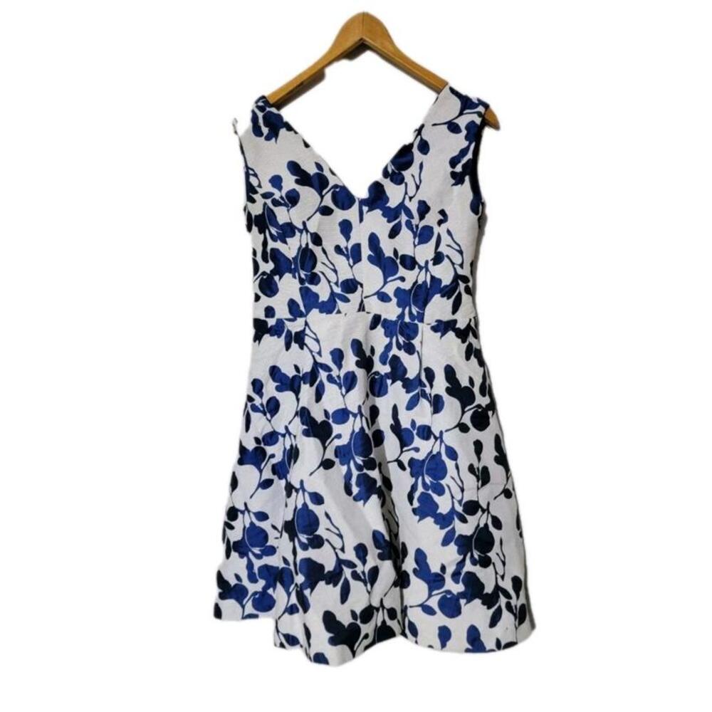 Betsey Johnson Dress 10 Fit & Flare V Neck Pockets Blue White Texture Lined